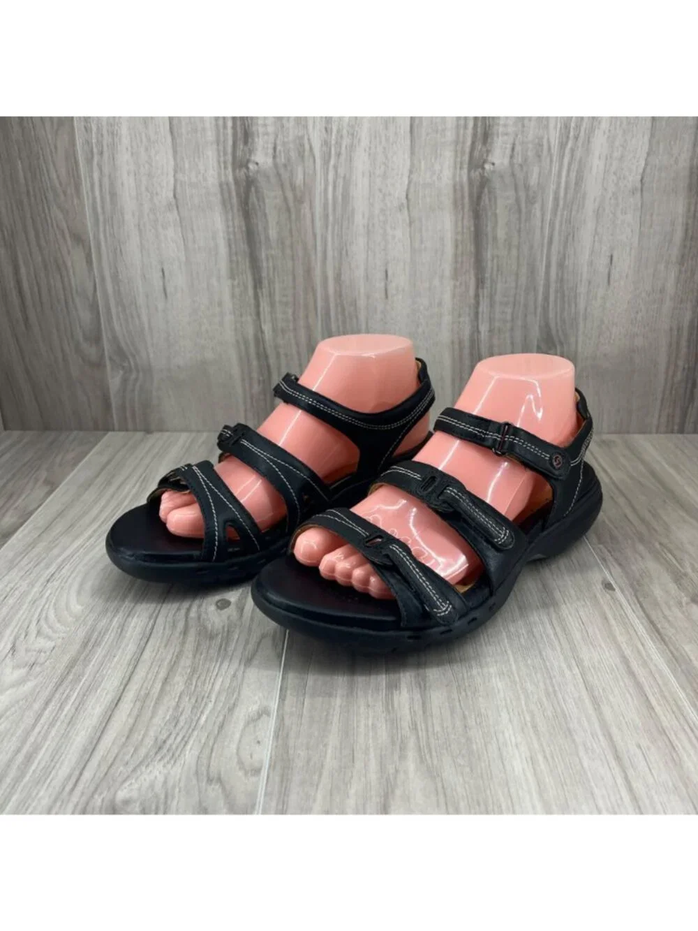 Clarks Sandals Womens 8.5M Black Leather Hook and Loop Strap Shoes